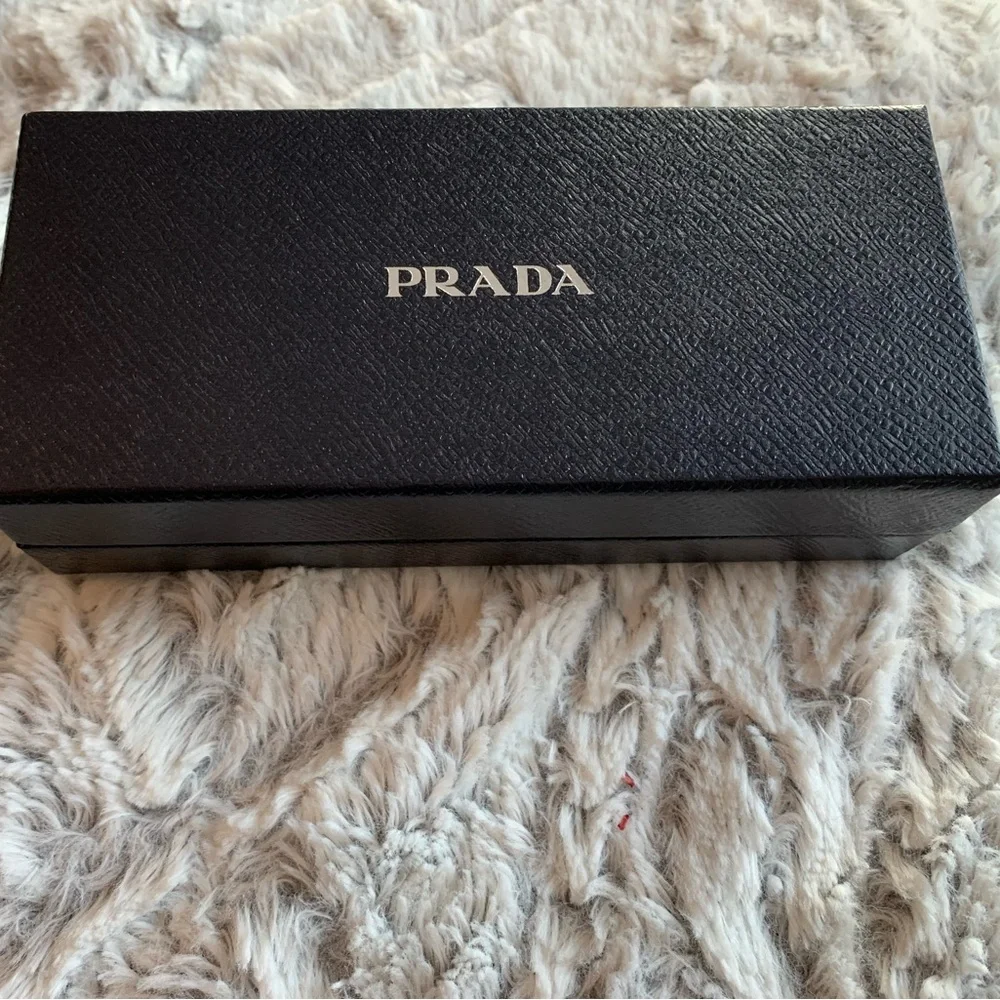 Prada Box - Picture 3 of 5